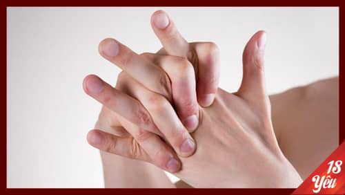 Thủ dâm bằng cách đan chéo ngón tay