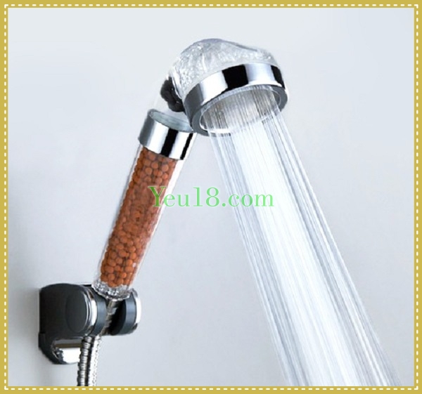 Sử dụng vòi hoa sen để kích thích mồng đốc với những cô gái thích sự nhẹ nhàng