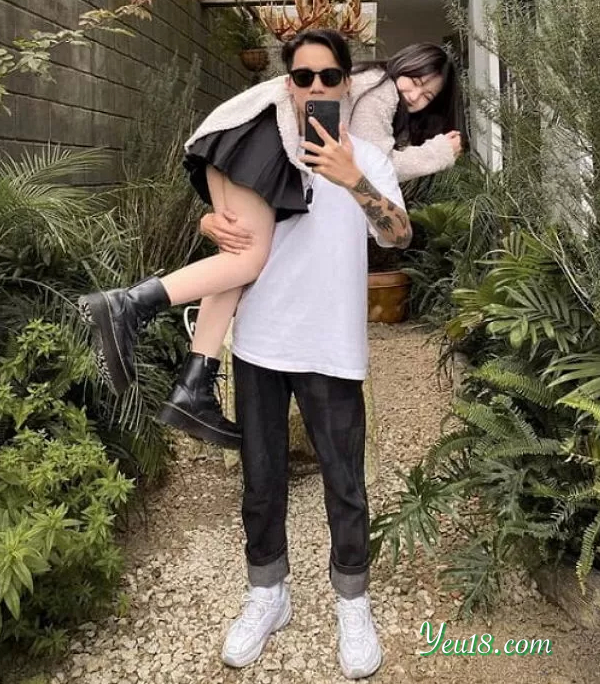 Bế người yêu trên vai