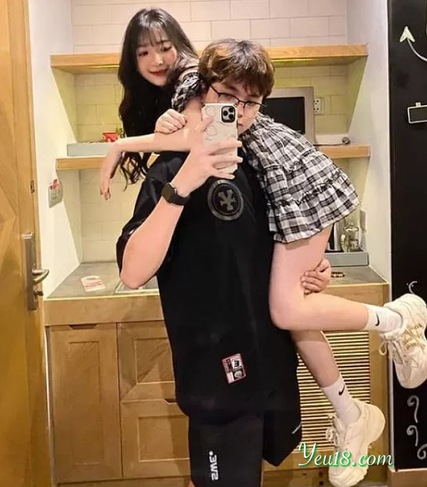 Bế người yêu trên vai