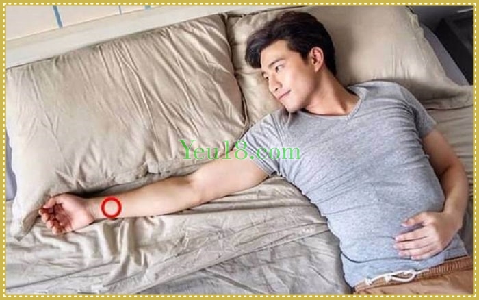 Vạch trinh trên cỗ tay