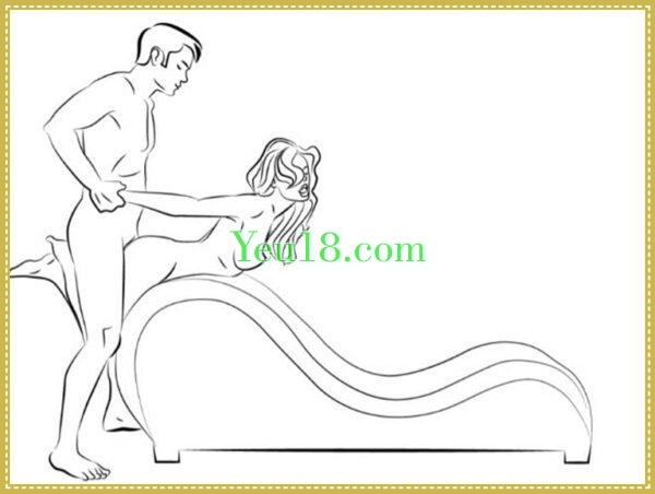 Tư thế bắc cầu trên ghê tình yêu